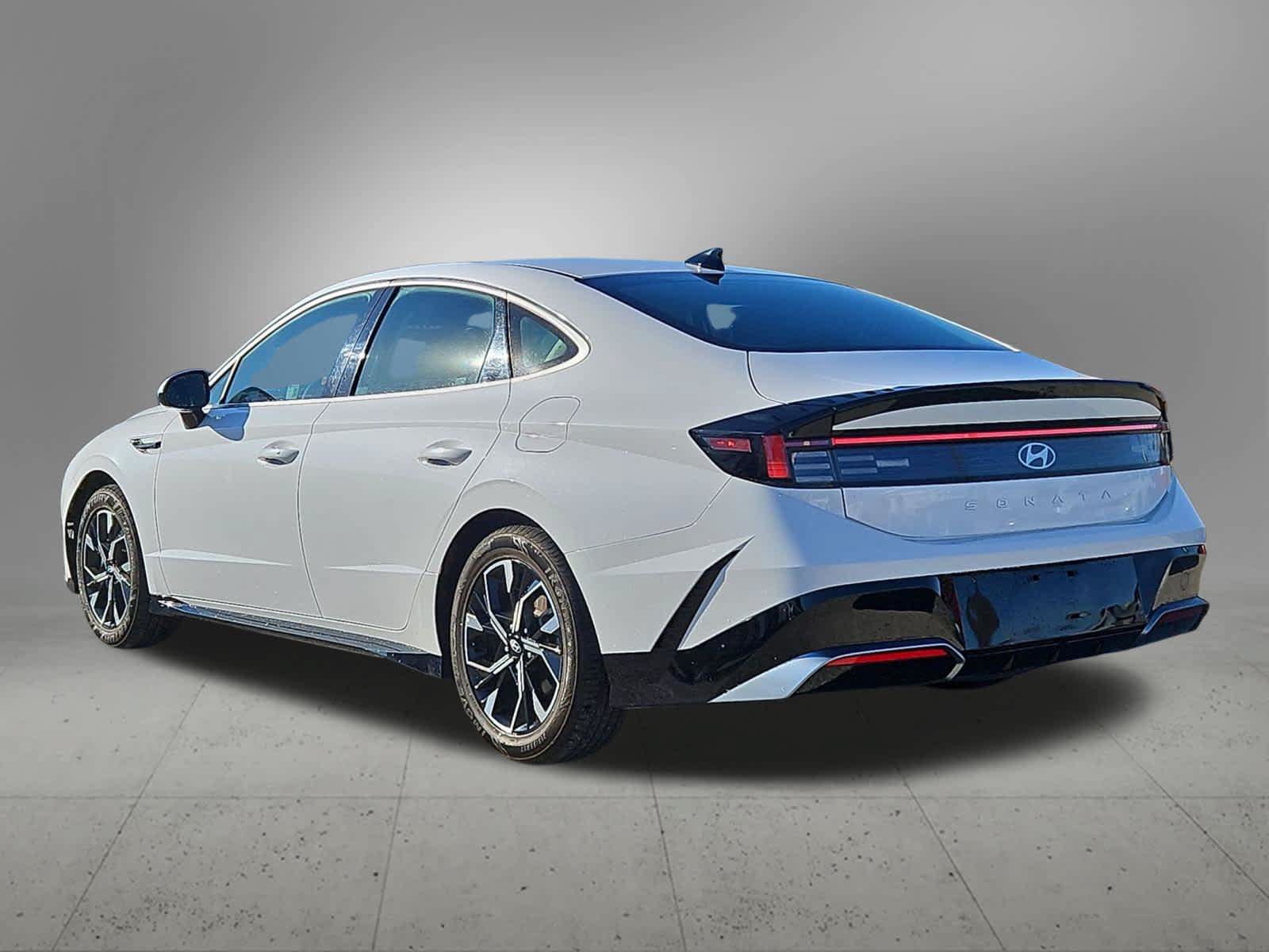 Used 2025 Hyundai Sonata SEL FWD image 4