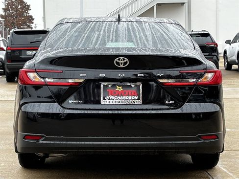 Used 2025 Toyota Camry LE image 5