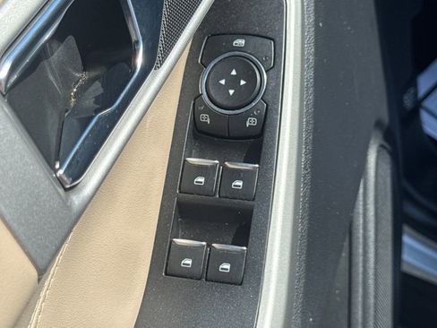 Used 2021 Ford Explorer XLT w/ Equipment Group 202A AWD/4WD image 30