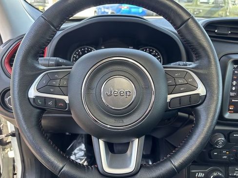 Used 2023 Jeep Renegade Latitude w/ Sun/Sound Group AWD/4WD image 22