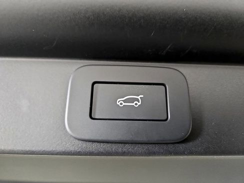 Used 2025 Land Rover Range Rover SE image 31