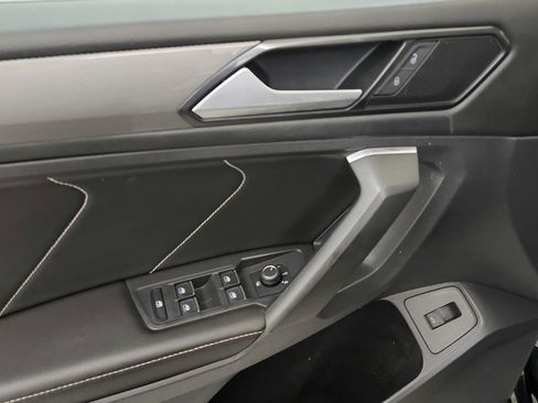 Used 2022 Volkswagen Tiguan SE w/ Panoramic Sunroof Package FWD image 19
