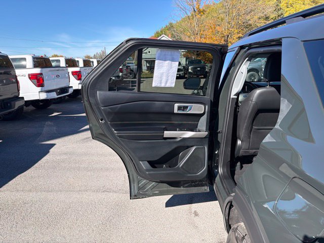 Used 2024 Ford Explorer XLT w/ Equipment Group 202A AWD/4WD image 40
