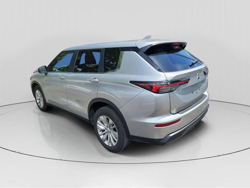 Used 2026 Mitsubishi Outlander ES FWD image 5