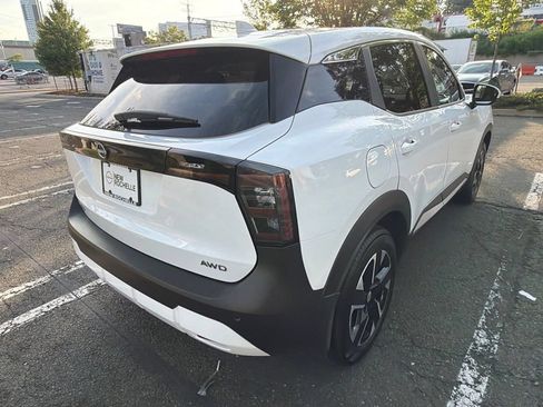 Used 2025 Nissan Kicks SV AWD/4WD image 6