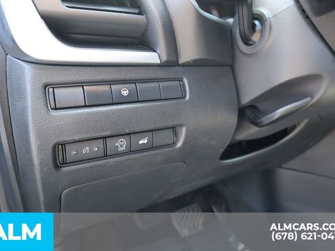 Used 2025 Nissan Rogue SV image 13