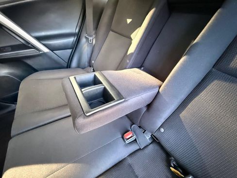 Used 2018 Toyota RAV4 XLE AWD/4WD image 30