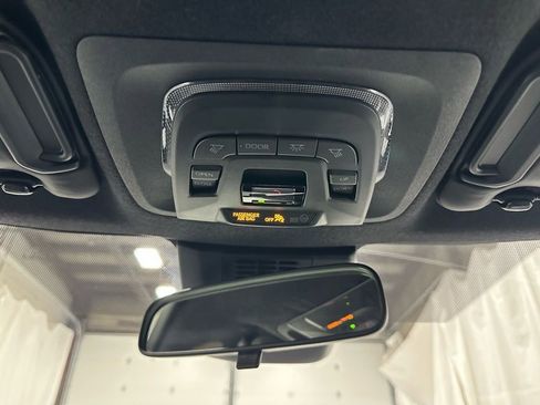 Used 2025 Toyota Corolla SE w/ SE Premium Package image 40