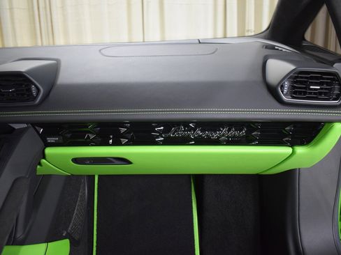 Used 2020 Lamborghini Huracan EVO image 24