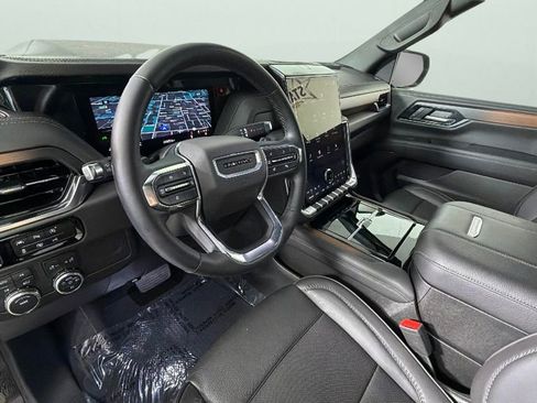 Used 2025 GMC Yukon XL Denali AWD/4WD image 18