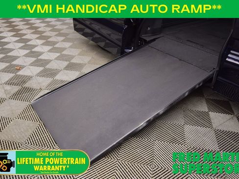 Used 2022 Toyota Sienna XLE image 9