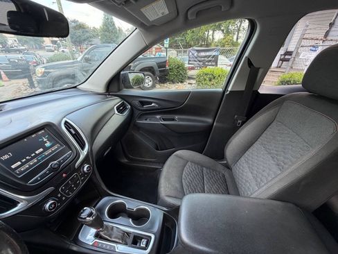 Used 2018 Chevrolet Equinox LT FWD image 13