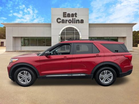 Used 2022 Ford Explorer XLT image 6