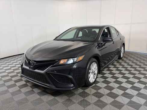 Used 2024 Toyota Camry SE FWD image 2