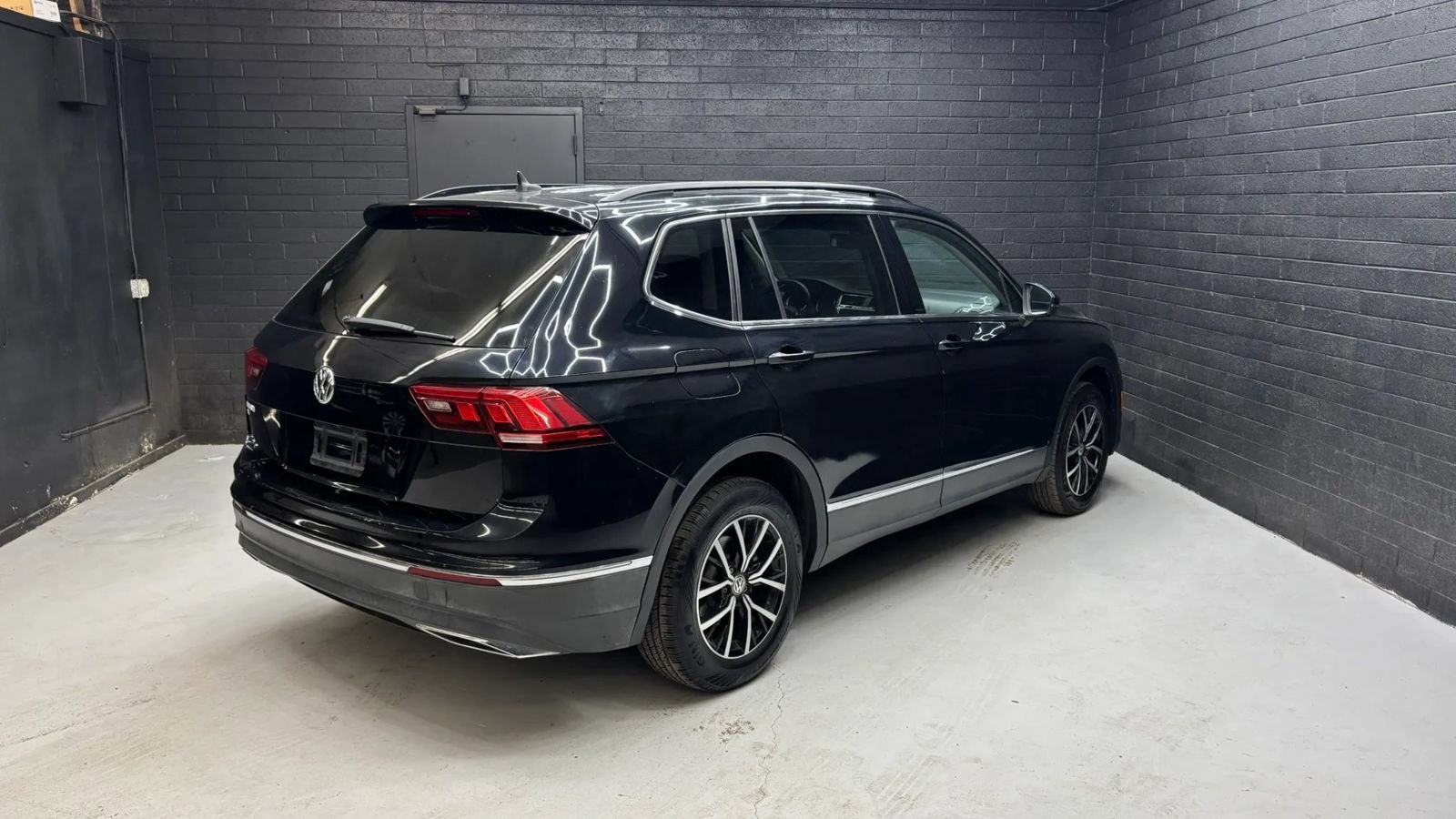 Used 2021 Volkswagen Tiguan SE FWD image 4