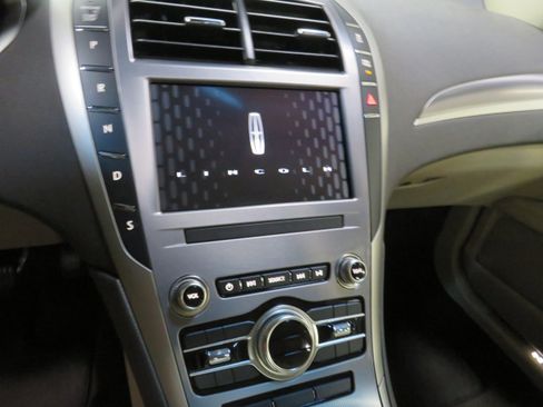 Used 2020 Lincoln MKZ w/ Convenience Package FWD image 13