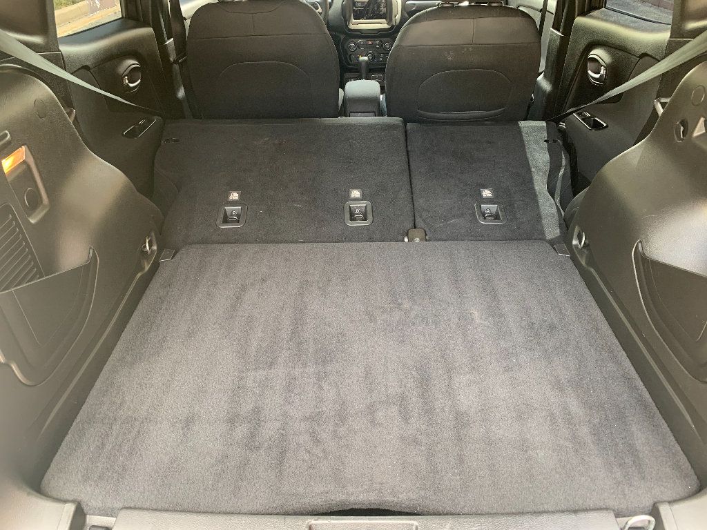 Used 2021 Jeep Renegade Latitude AWD/4WD image 18