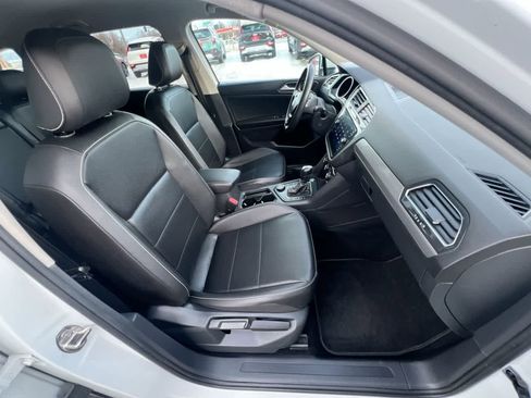 Used 2021 Volkswagen Tiguan SE image 28