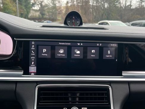 Used 2019 Porsche Panamera image 29