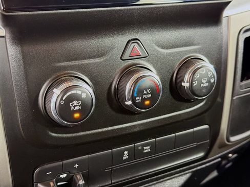 Used 2014 RAM 2500 SLT AWD/4WD image 16