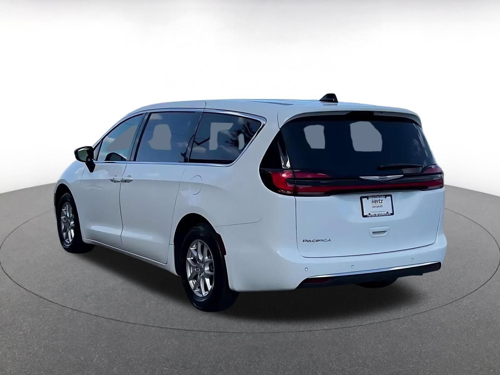 Used 2025 Chrysler Pacifica Select FWD image 10