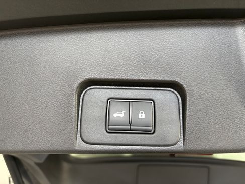 Used 2024 Nissan Rogue SV FWD image 15