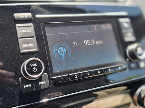 Used 2017 Honda CR-V LX image 35