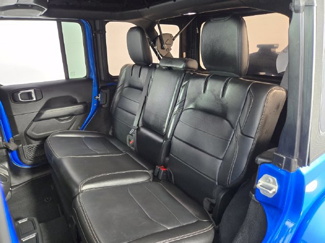 Used 2023 Jeep Wrangler Unlimited Sahara w/ Cold Weather Group AWD/4WD image 17