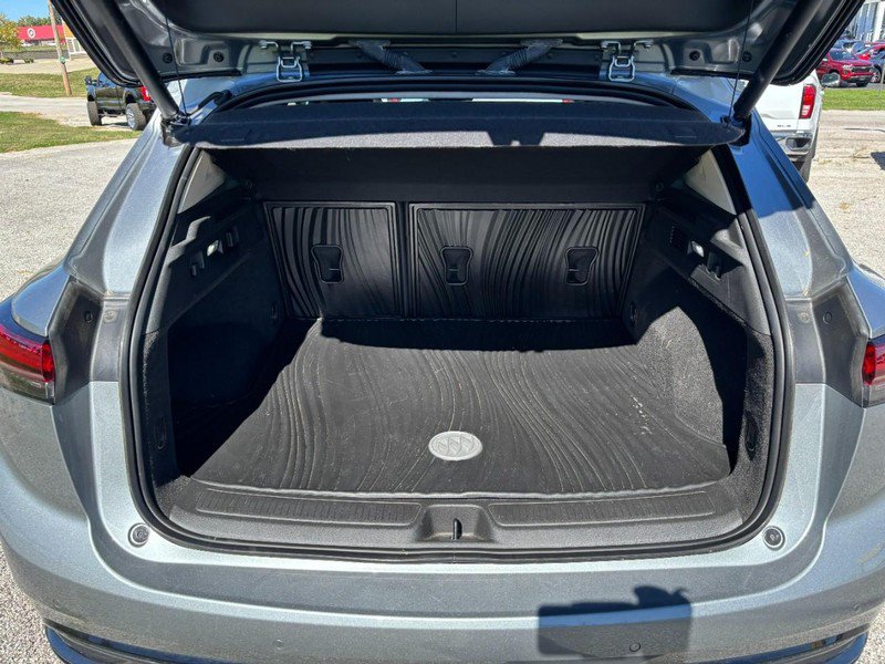 Used 2023 Buick Envision Essence w/ Sport Touring Package AWD/4WD image 7