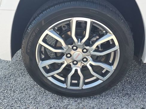 Used 2024 GMC Terrain Denali image 11