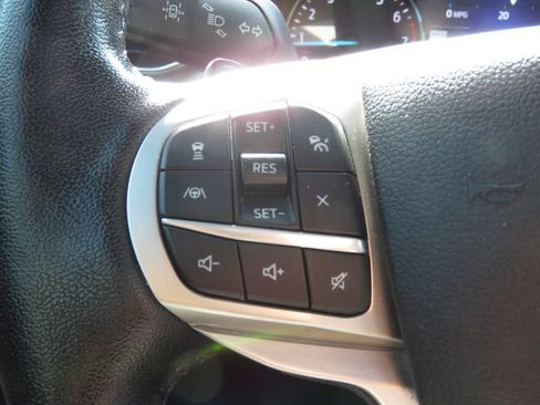 Used 2021 Ford Explorer XLT w/ Equipment Group 202A AWD/4WD image 24