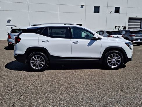 Used 2024 GMC Terrain SLT AWD/4WD image 10