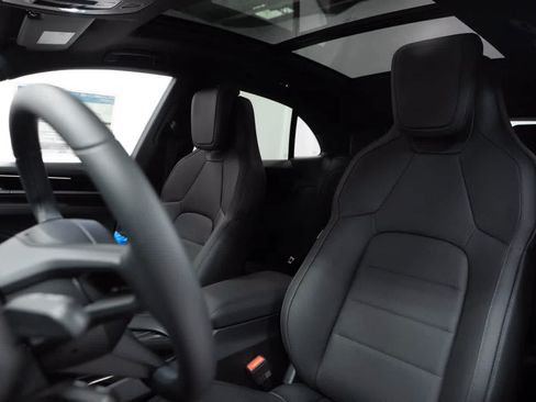 Certified 2026 Porsche Macan Electric RWD image 5