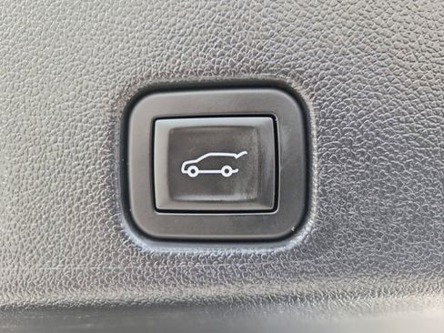 Used 2025 Chevrolet Traverse LT FWD image 7