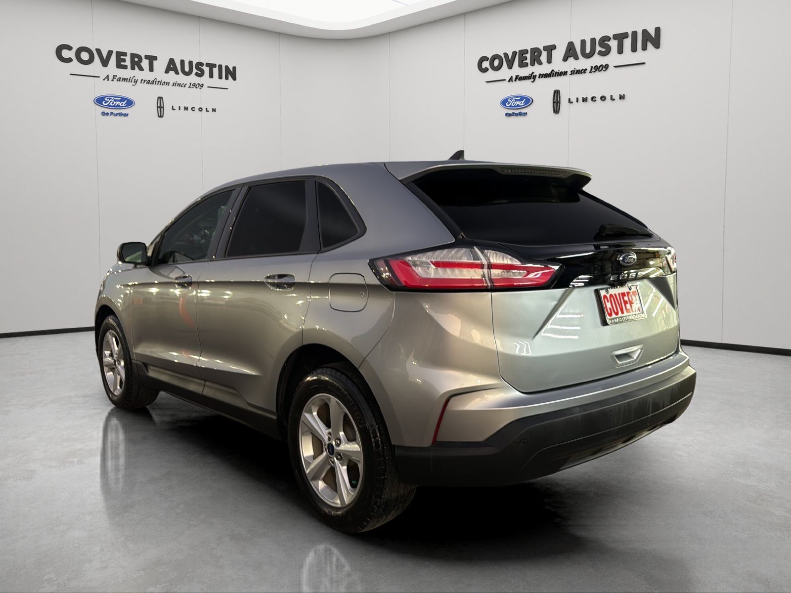 Used 2021 Ford Edge SE FWD image 3