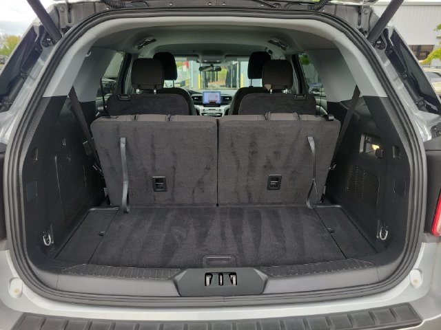 Used 2024 Ford Explorer XLT RWD image 9
