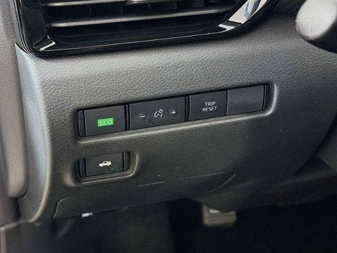 Certified 2025 Nissan Sentra SV FWD image 8