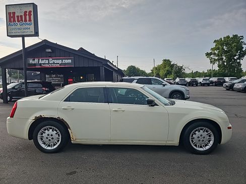 Used 2007 Chrysler 300 RWD image 2