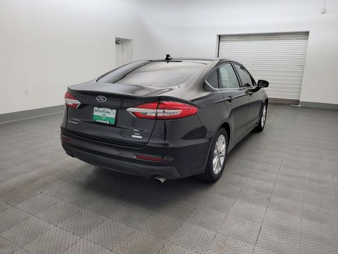 Used 2020 Ford Fusion SE FWD image 9