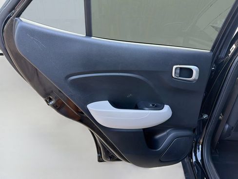 Used 2024 Hyundai Venue SEL FWD image 24