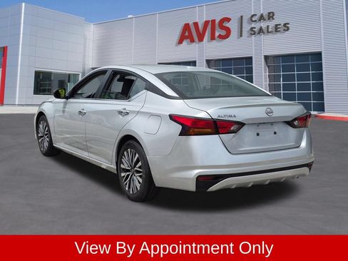Used 2025 Nissan Altima 2.5 SV FWD image 9