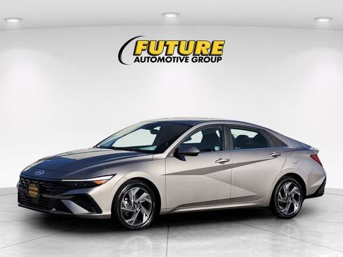 Used 2025 Hyundai Elantra SEL FWD image 5