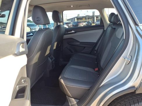 Certified 2024 Volkswagen Taos SE w/ Panoramic Sunroof Package AWD/4WD image 19
