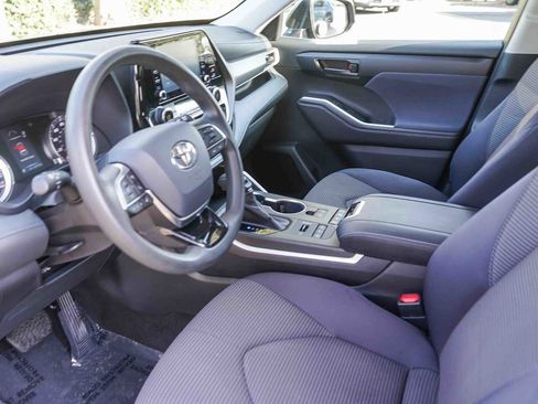 Used 2020 Toyota Highlander L AWD/4WD image 17