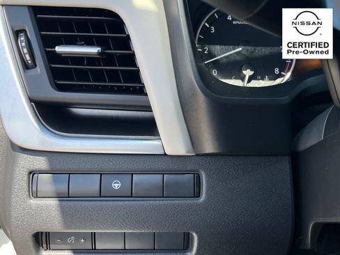 Certified 2023 Nissan Rogue SV FWD image 28