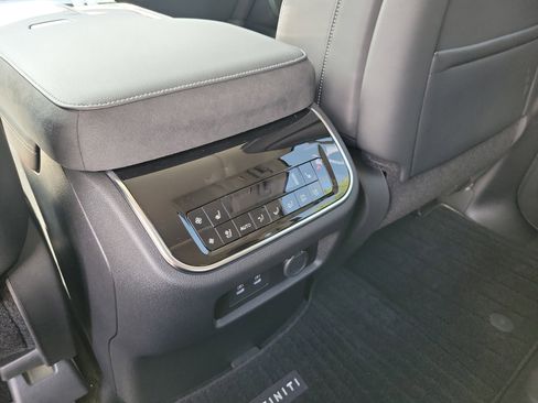 New 2026 INFINITI QX80 Luxe image 11
