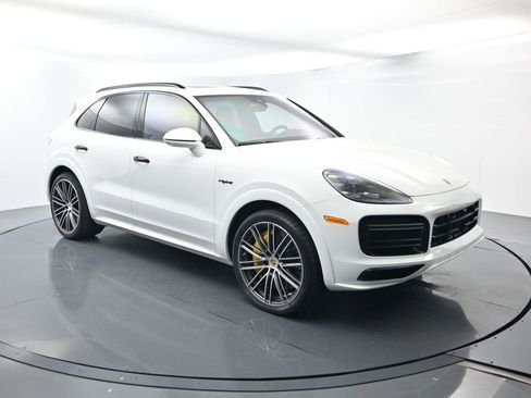 Certified 2022 Porsche Cayenne Turbo S image 17