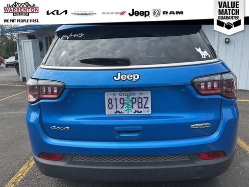 Used 2022 Jeep Compass Latitude w/ Sun and Sound Group AWD/4WD image 8