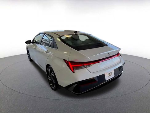 Used 2025 Hyundai Elantra Limited image 11