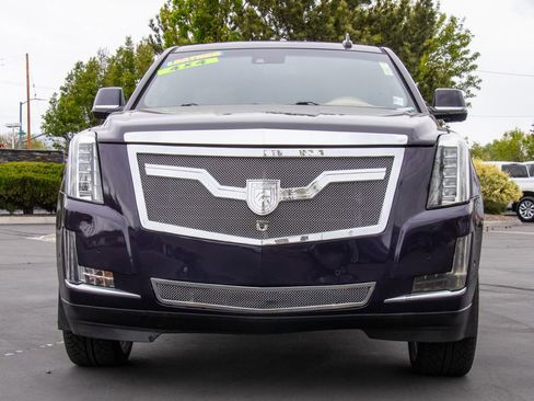 Used 2018 Cadillac Escalade Platinum AWD/4WD image 2